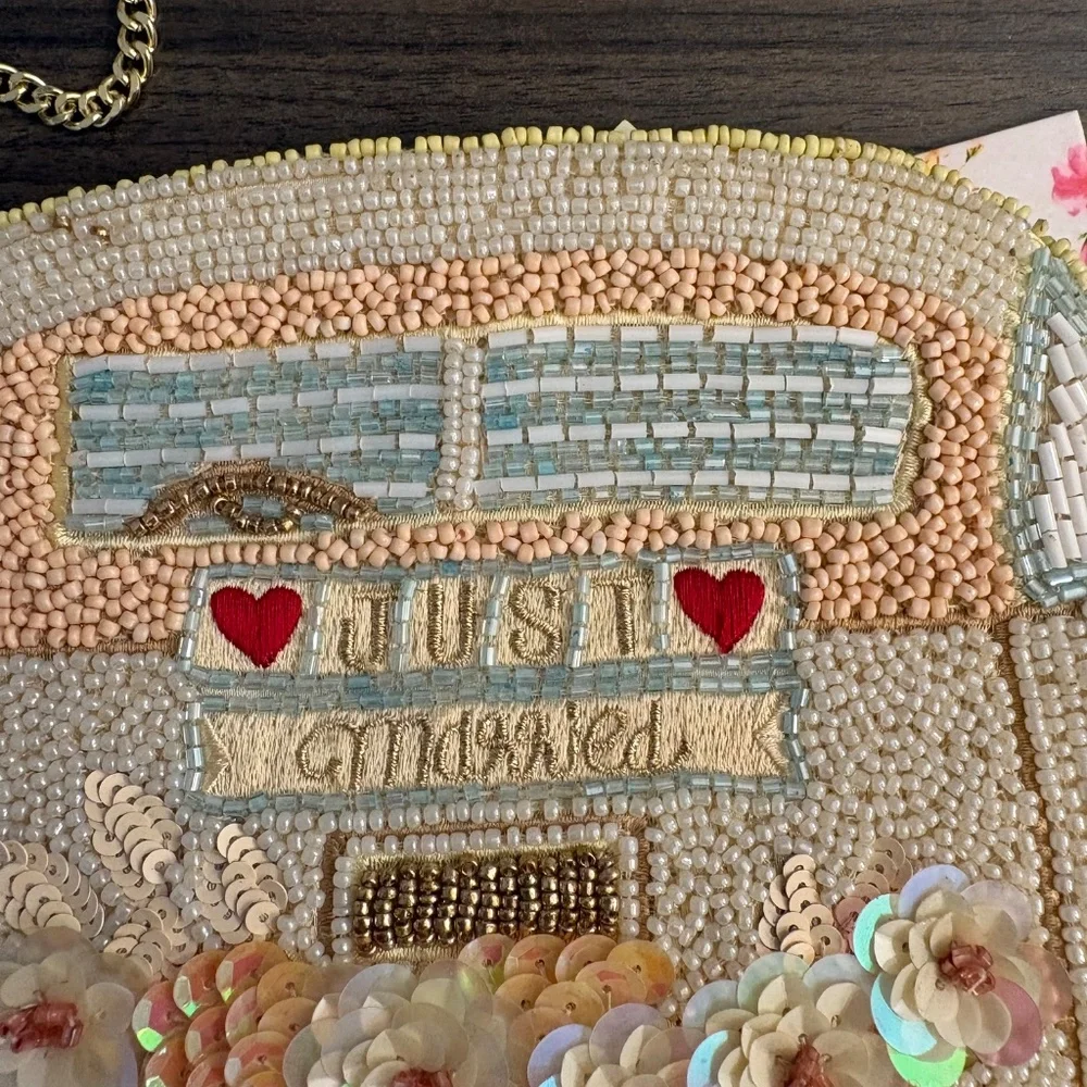 VIRAL Beaded Bridal Bag w/ gold chain & “Just Married”  Handcrafted in India NWT - Picture 2 of 8